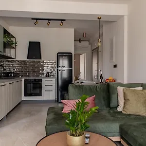 https://chelmis-sea-front-apartments-atlantis.kefaloniahotels.net